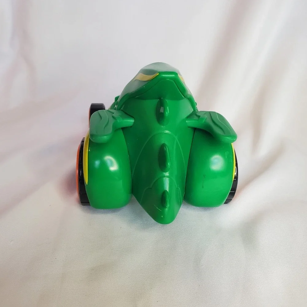 PJ Masks Gecko Green Race Car into the Night Gekko Vehicle Car‎ Toy racecar